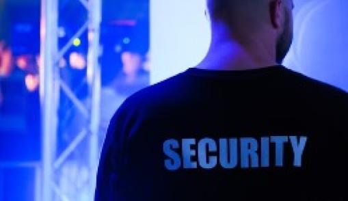 Discreet communiceren: in-ear oortjes voor beveiliging en evenementen 