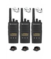Set van 3 Motorola XT460 IP55 PMR446 met beveiliging oortje M1 2-Pins en tafellader 